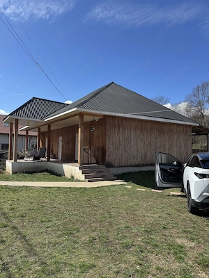 Domeniu cu casa renovata  si anexa , plantație de lavanda , panouri fotovoltaice de 5kw si baterie - imagine 6