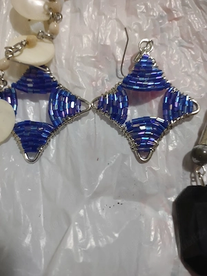 30 Lei. Cercei cu cristale. Hand made. Valabil in Iasi.