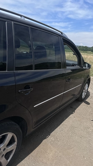 Vând Volkswagen Touran