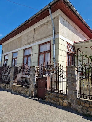 Casă de vânzare