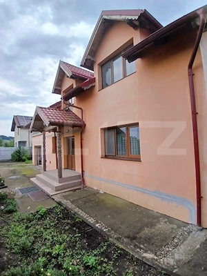 Casa P+M cu 7 camere si garaj, amplasate pe un teren de 650mp