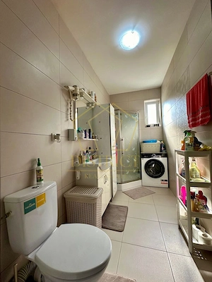 Apartament cu 3 camere mobilat si utilat la parter in Giroc la asfalt. - imagine 14