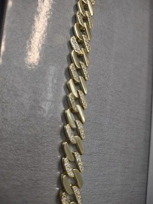 240 Lei. Nou. Brățară unisex Cuban placata aur 14 K. Valabil in Iasi.