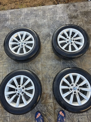Vând set de 4 roti Tiguan, cu următoarele specificații: