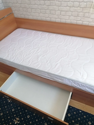 Vand pat si saltea 90x200 in stare foarte buna
