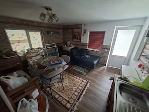 Vând casă în comuna Borca, Neamț, curent trifazic, apă trasă, șură de lemne. 75000 euro negociabil.  - imagine 2