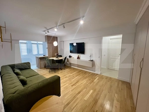 Apartament cu 3 camere, 55 mp, centrala si AC, zona Ultracentral - imagine 2