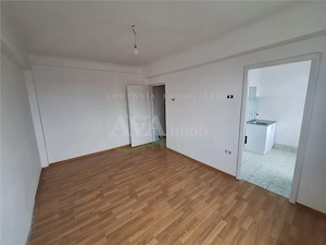 Apartament 2 camere decomandat zona Central - imagine 2