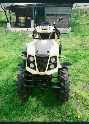Vând urgent Motocultor pro garden 18 cai 4x4 benzină Modificat se conduce ca scuterul