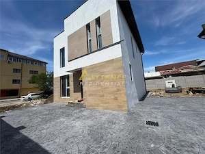 Vila 5 camere || teren 300 mp || Sos Oltenitei - imagine 12