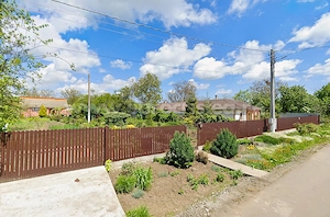 Casă de vânzare în Pecineaga, teren: 1,759 mp, dublă deschidere.