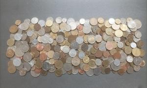Lot 300 monede străine peste 1 kg kilogram