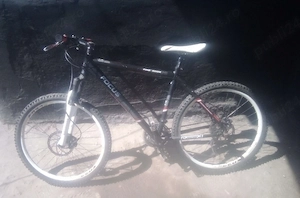 Bicicleta FOCUS, frane hidraulice pe disc, schimbatoare Shimano Deore