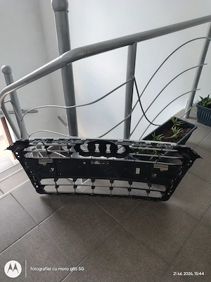Grila radiator Audi A4 B9 (2015-2020) cu orificii senzori - imagine 3