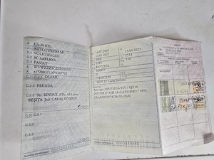 Vând Pasat an 2005 motor 2l benzinar,stare perfecta de funcționare, prețul 2650euro ușor negociabil - imagine 6