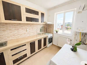 Apartament 3 camere de vânzare, Sector 4, 800 m metrou și balcon generos - imagine 5