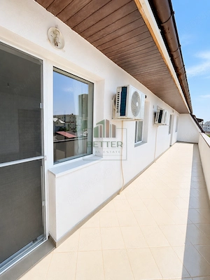 Apartament 3 camere de vânzare, Sector 4, 800 m metrou și balcon generos - imagine 2