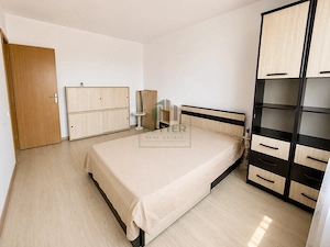 Apartament 3 camere de vânzare, Sector 4, 800 m metrou și balcon generos - imagine 3