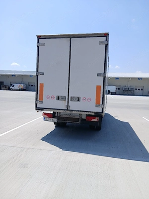 Sprinter de vanzare , s-au schimb cu Camion frigorific de 18 tone - imagine 3