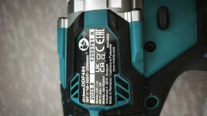 Masiná de gäurit Makita DDF484 + Acumulator 18V 5.0Ah - NOI, nefolosite