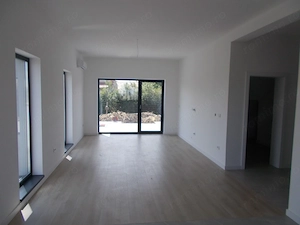 Triplex, P+E, Sacalaz, 3 si 2 dormitoare, living, la cheie, 105 si 86mp, com=0% - imagine 3