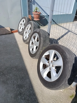 Vind 4 anvelope Bridgestone  215/60/R17