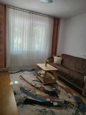 Proprietar, ofer spre inchiriere in Tractorul, garsoniera,et 1, decomandata,5 min Coresi 