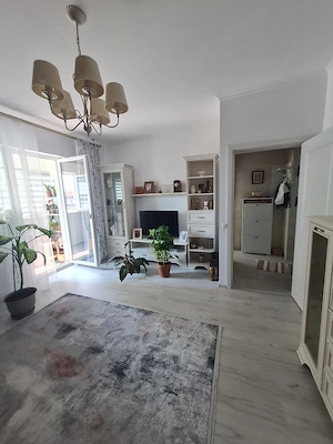 vând apartament cu trei camere  - imagine 4