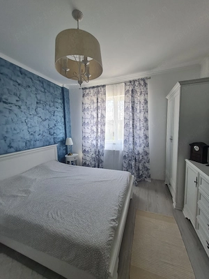 vând apartament cu trei camere  - imagine 2
