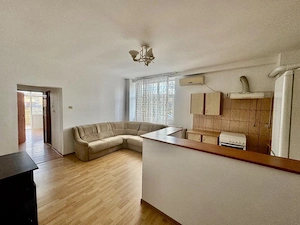 Apartament 2 camere, etaj 3, zona Teilor