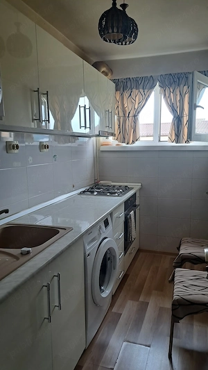 Vand apartament, 2 camere, Rm. Vâlcea, lângă piața Nord
