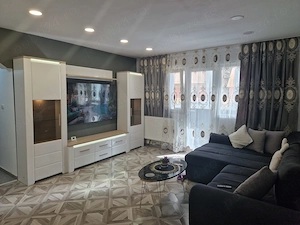 Persoana fizica vand apartament cetate piata cu 2 camere plus balcon la parter.   - imagine 2