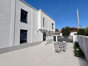 Casa moderna de vanzare/schimb zona Dacia, Palat Baroc Oradea - imagine 2