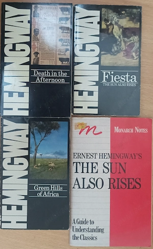 Vând cărți de Hemingway in engleza