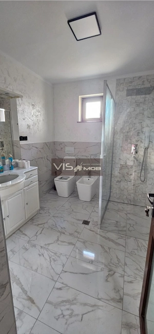 Casă de vânzare sau de închiriat  - imagine 5