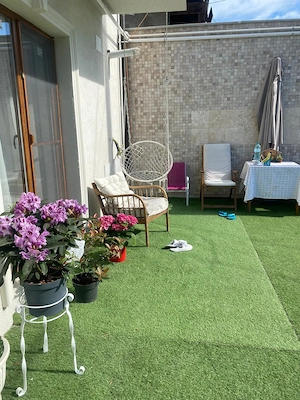 Apartament 3 camere, centrala termica si curte proprie