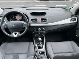 Renault Megane 3 an fabricație 2011 motor 1,9 dci 130 CP euro 5  - imagine 3