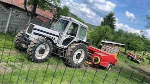 vând tractor și presă 