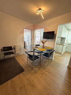 Apartament cu 3 camere de închiriat