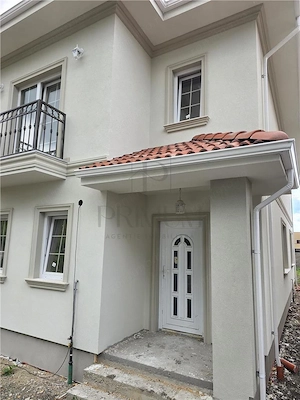 Duplex modern - la asfalt - personalizare interioara