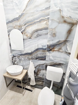 PIATA SINAIA - 1 CAMERA - CENTRALA AC - DECOMANDAT - BALCON - RENOVATA - imagine 11