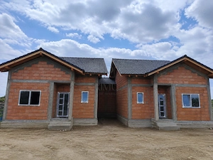 Duplex despartit prin baie - mansardabil - teren generos