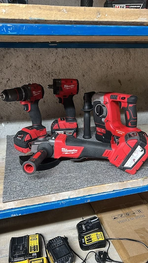 Vând set scule Milwaukee M18   uzate, stare foarte bună