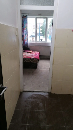 Vand Garsoniera mun. Sibiu , parter , zona Terezian . - imagine 8