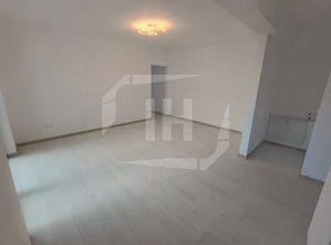 Apartament 3 camere, parcare, finisat, intermediar, curte, zona Pod Ira