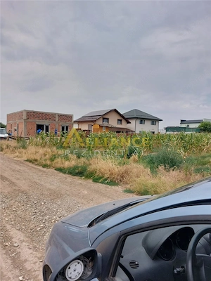 Teren constructii,bine amplasat,ultimile case la 250-300 m,deschidere generoasa. - imagine 3