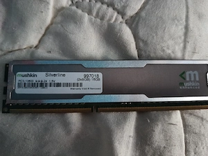 vând un modul DDR3 