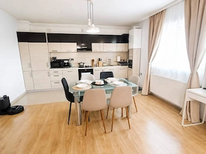 Vand apartament cu 3 camere și loc de parcare 