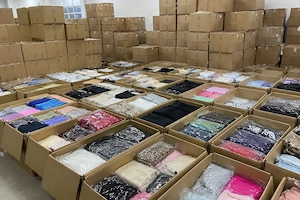 Lot haine outlet cu eticheta asos multibrands