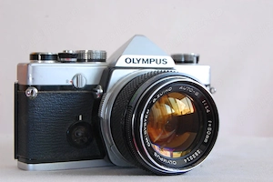 Olympus OM-1 cu obiectiv zuiko 1.4 50, aparat foto film
